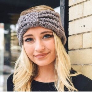 NEW Elegant Knit Headband in Gray
